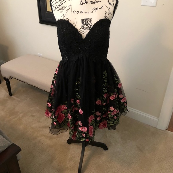 HOST PICK Beautiful Lord and Taylor dress. - Picture 3 of 7